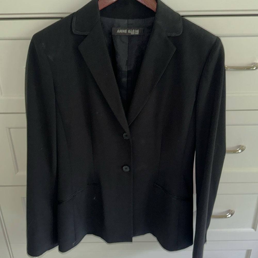 Black Anne Klein suit jacket. Polyester/wool